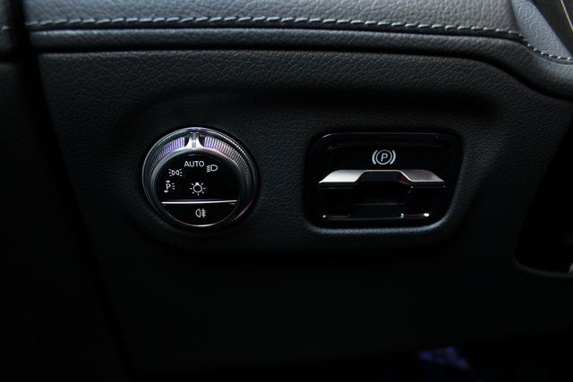 Used 2023 Black Mercedes-Benz 580 image 16