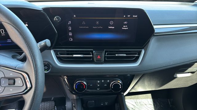 Used 2025 White Chevrolet LT image 25