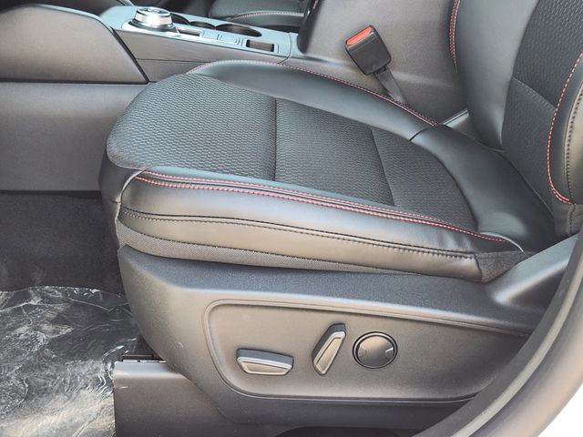 2025 Ford Escape ST-Line photo