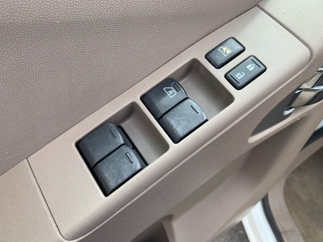2016 Nissan Frontier SV photo