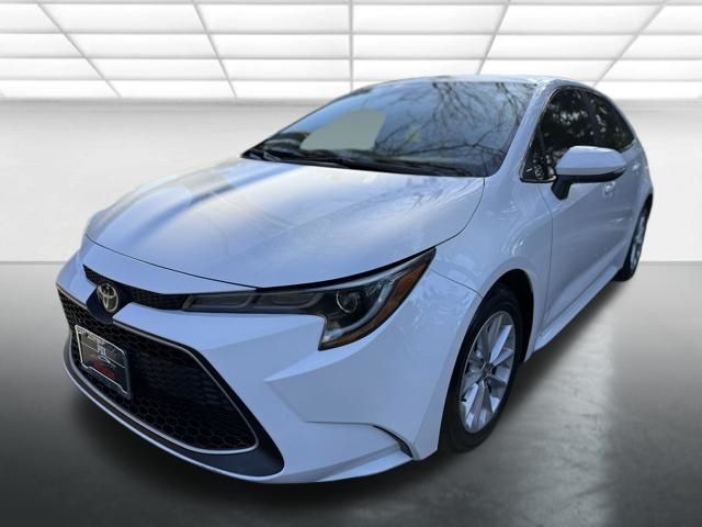 White 2022 Toyota Corolla XLE FWD Sedan Front-Wheel Drive Continuously Variable Transmission