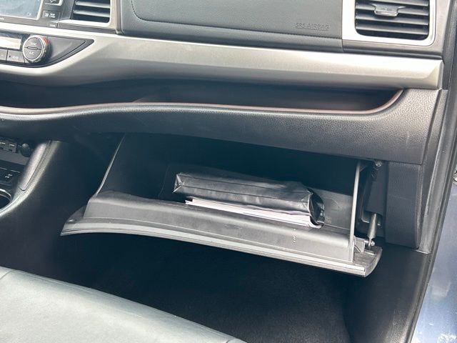 used 2019 Toyota Highlander car, priced at $24,059