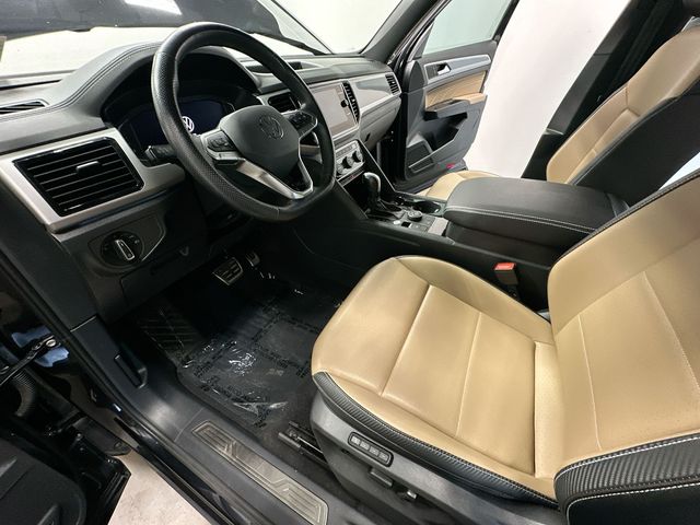 2023 Volkswagen Atlas Cross Sport 2.0T SEL R-Line Black at Sutliff Volkswagen