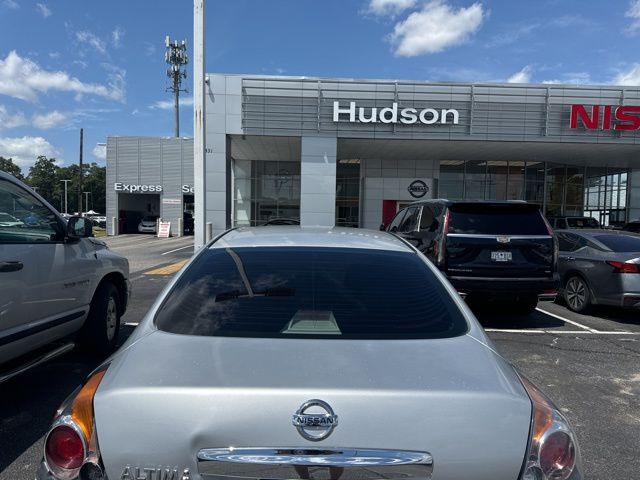 2011 Brilliant Silver Metallic Nissan Altima 2.5 FWD Sedan
