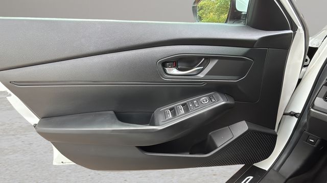 Used 2024  Honda LX image 17
