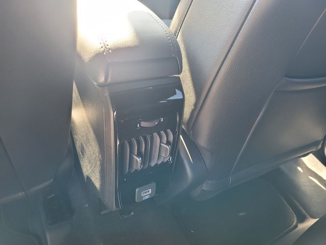 New 2026 White/off-white Jeep Latitude image 7