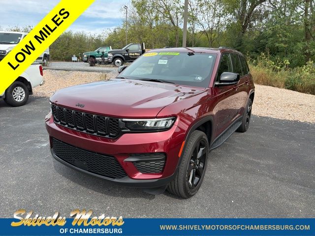 Velvet Red Pearlcoat 2022 Jeep Grand Cherokee Altitude 4WD SUV / Crossover Four-Wheel Drive 8-Speed Automatic