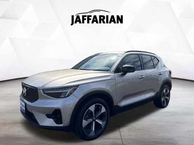 Used 2024 Volvo XC40 SUV