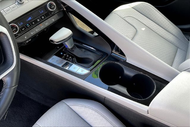 Used 2024 Hyundai Elantra Sedan
