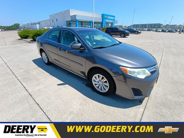 Magnetic Gray Metallic 2014 Toyota Camry Sedan Front-Wheel Drive 6-Speed Automatic