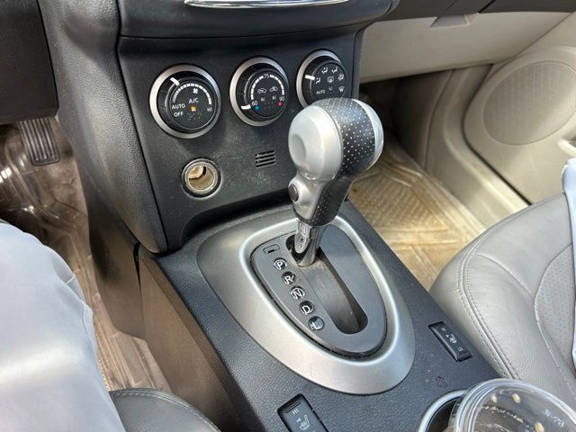 Used 2011 White Nissan SV image 23