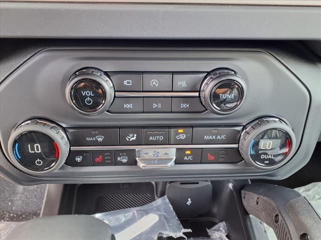 2025 Ford Bronco Outer Banks photo