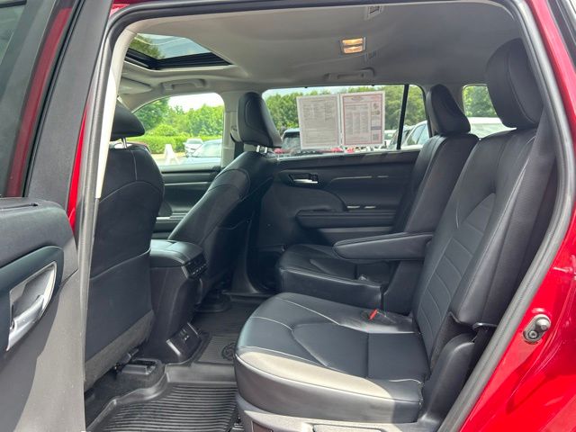 Used 2025 Toyota Highlander SUV