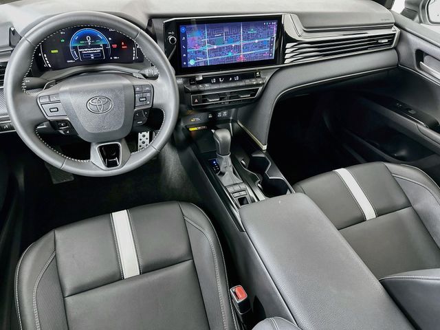 2025 Toyota Camry SE - Photo 18