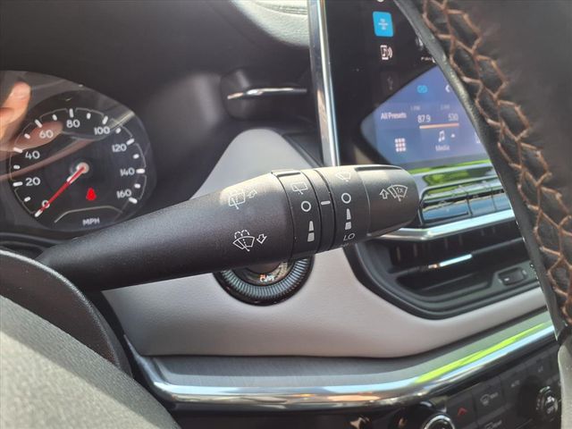 Used 2022 Silver Jeep Limited image 20