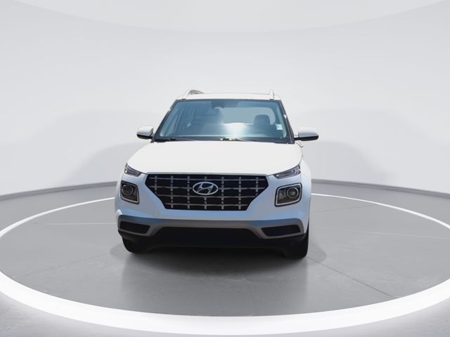 Used 2025 White Hyundai SEL image 3