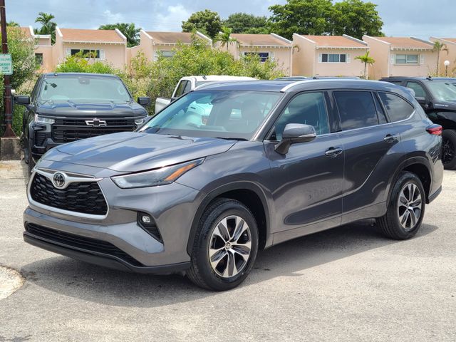 Magnetic Gray Metallic 2022 Toyota Highlander SUV / Crossover Front-Wheel Drive 8-Speed Automatic