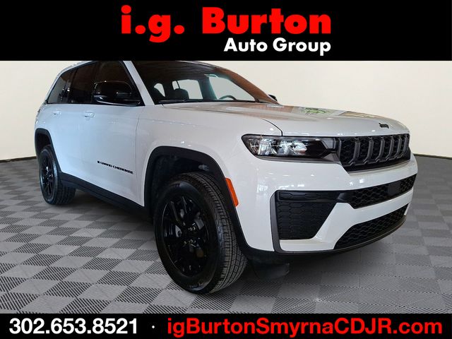 Bright White Clearcoat 2026 Jeep Grand Cherokee SUV / Crossover Four-Wheel Drive 8-Speed Automatic