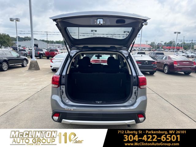 2016 Mercury Gray Metallic Mitsubishi Outlander SE 4X4 SUV