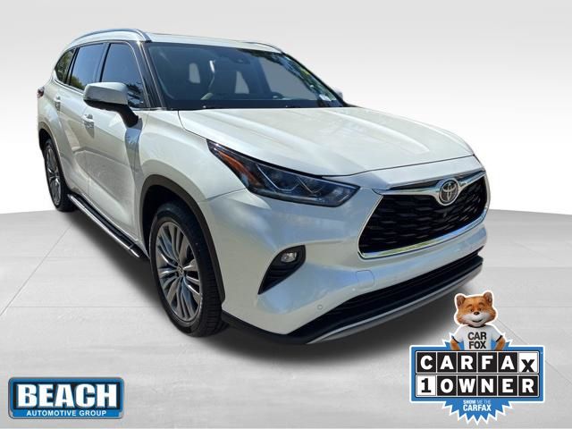 White (Blizzard Pearl) 2021 Toyota Highlander Platinum FWD SUV / Crossover Front-Wheel Drive 8-Speed Automatic