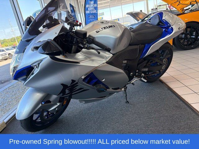 Used 2025 Silver Suzuki R image 4