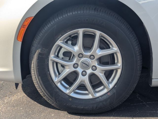 Used 2024 Silver Mist Clearcoat Chrysler Touring L image 30