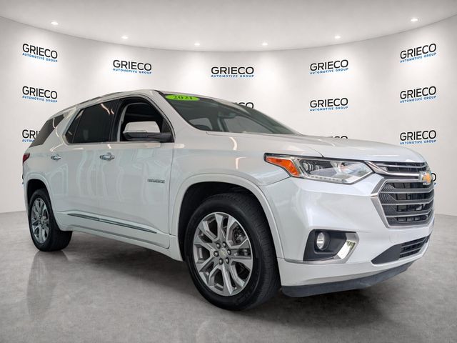 White (Iridescent Pearl Tricoat) 2021 Chevrolet Traverse SUV / Crossover Four-Wheel Drive 9-Speed Automatic