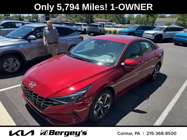 Ultimate Red 2023 Hyundai Elantra SEL FWD Sedan Front-Wheel Drive Continuously Variable Transmission