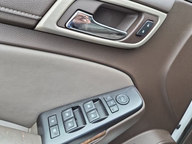 Used 2015 White GMC Denali image 10
