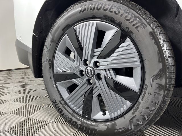 2025 Everest White Pearl Tricoat Nissan Murano SL AWD SUV