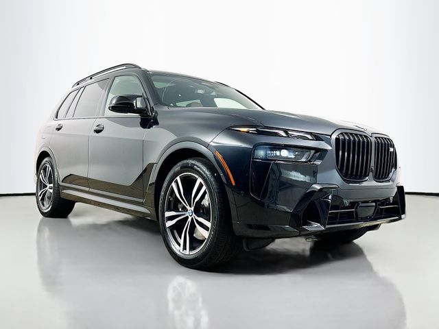 2025 BMW X7 M60i 33