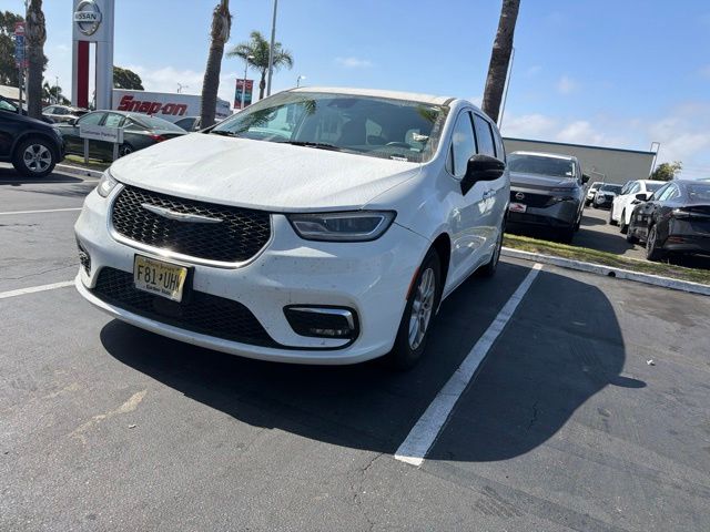 Bright White Clearcoat 2024 Chrysler Pacifica Minivan Front-Wheel Drive 9-Speed Automatic