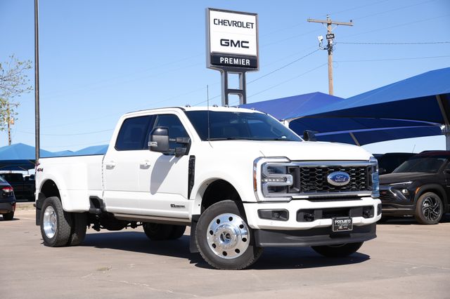 White 2026 Ford F-450 Super Duty Platinum Crew Cab LB DRW 4WD Pickup Truck Four-Wheel Drive Automatic