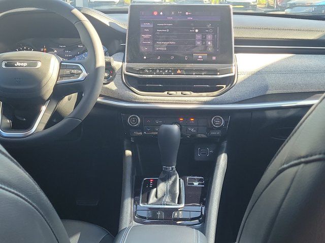 Used 2022 Black Jeep Latitude image 5