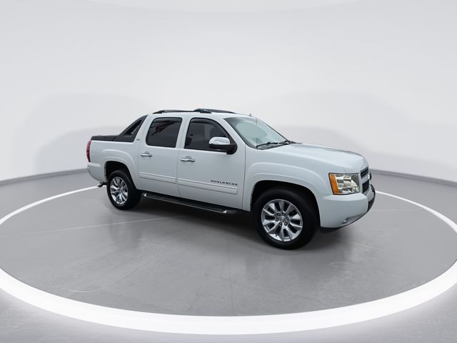 Used 2011 White Chevrolet LT image 2