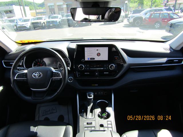 used 2023 Toyota Highlander car, priced at $35,499