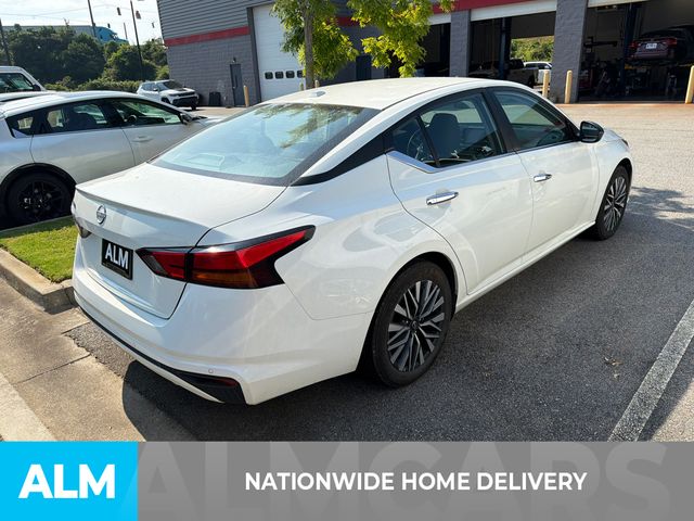 Used 2025 White Nissan 2.5 SV image 4
