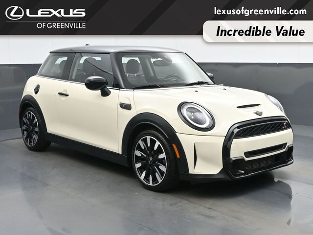 Pepper White 2022 MINI Cooper Hatchback Front-Wheel Drive 7-Speed Automatic