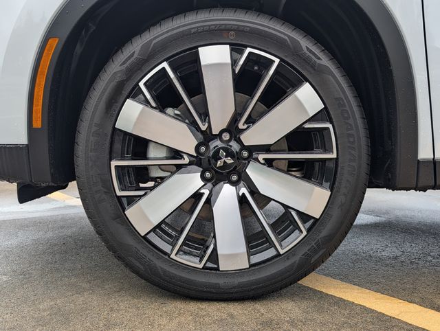 2025 Mitsubishi Outlander SE White at North Houston Mitsubishi