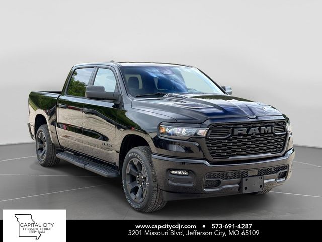 Diamond Black Crystal Pearlcoat 2026 RAM 1500 Pickup Truck Four-Wheel Drive 8-Speed Automatic