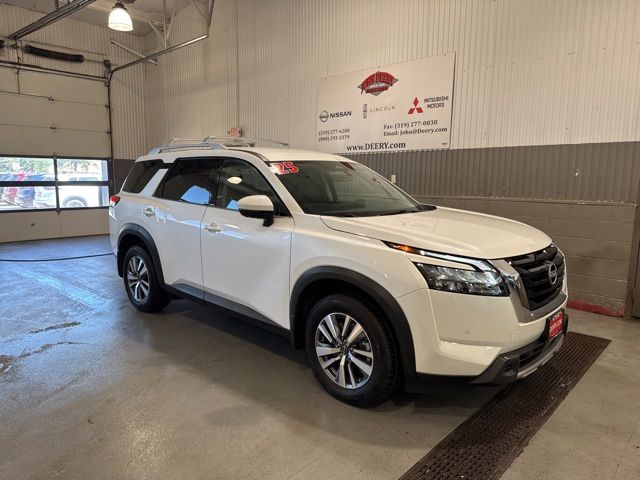 Everest White Pearl Tricoat 2025 Nissan Pathfinder SL 4WD SUV / Crossover All-Wheel Drive 9-Speed Automatic