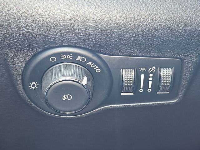 Used 2022 Blue Jeep Limited image 19