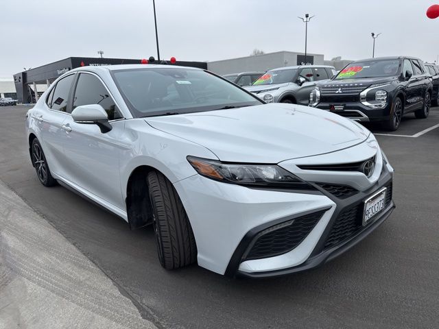 2023 Toyota Camry SE 3