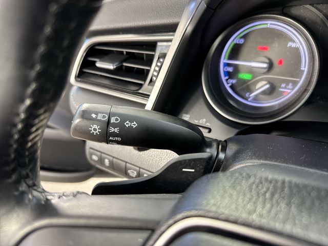 2021 Toyota Camry Hybrid SE photo