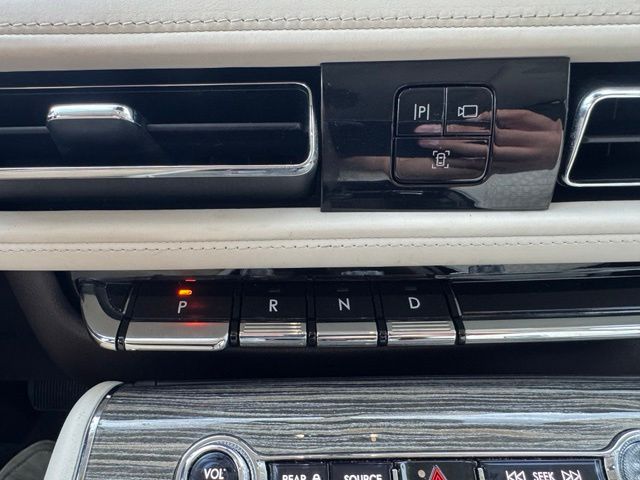 Used 2020 White Lincoln Black Label Grand Touring image 33