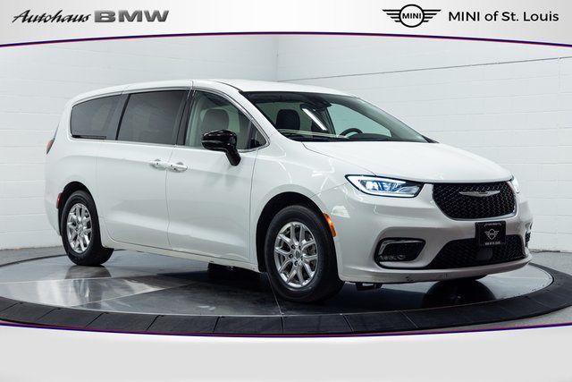 Bright White Clearcoat 2024 Chrysler Pacifica Minivan Front-Wheel Drive 9-Speed Automatic