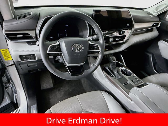 Used 2023 Toyota Highlander SUV