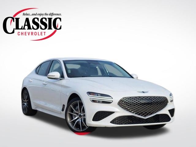 Uyuni White 2025 Genesis G70 2.5T Standard RWD Sedan Rear-Wheel Drive 8-Speed Automatic