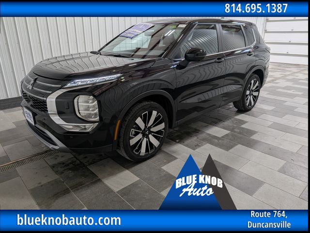 Black 2025 Mitsubishi Outlander SUV / Crossover Front-Wheel Drive Continuously Variable Transmission