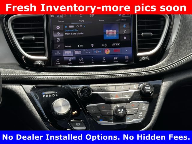 2025 Chrysler Pacifica Limited White at Mac Haik CDJR North Houston